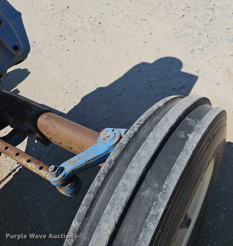 image for item LE9768 1988 Ford 6610  tractor