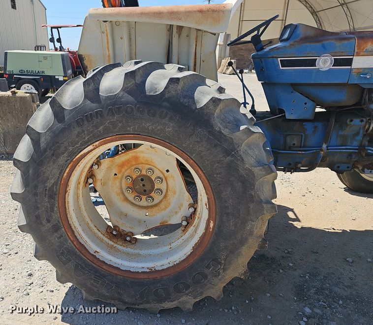 image for item LE9768 1988 Ford 6610  tractor