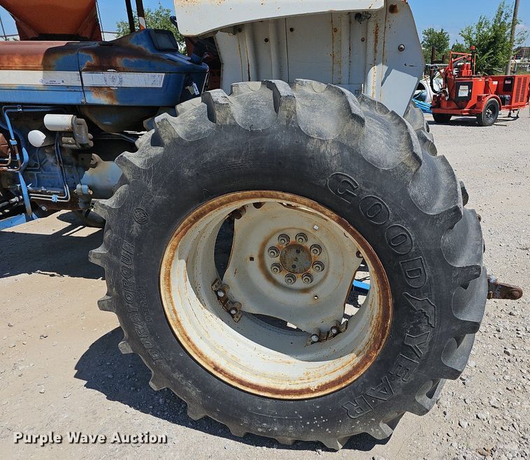 image for item LE9768 1988 Ford 6610  tractor