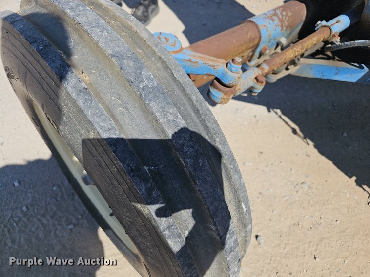 image for item LE9768 1988 Ford 6610  tractor