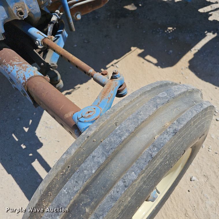 image for item LE9768 1988 Ford 6610  tractor