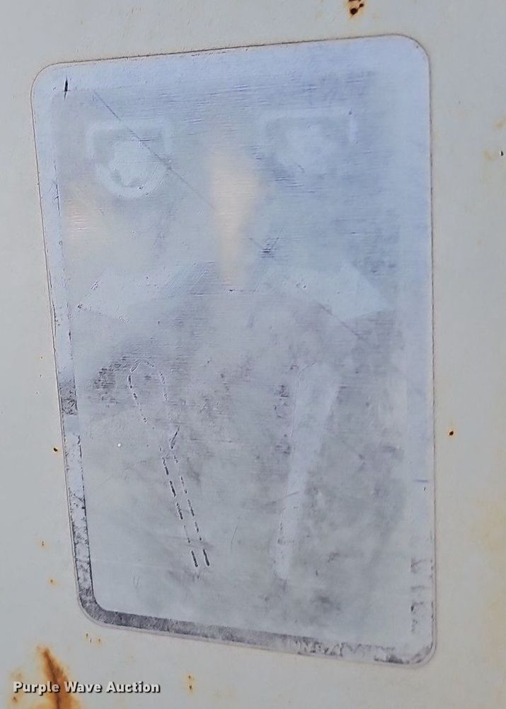 image for item LE9768 1988 Ford 6610  tractor