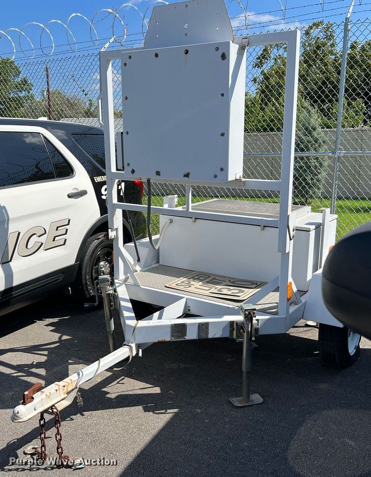 image for item LF9451 2007 B&W  radar trailer