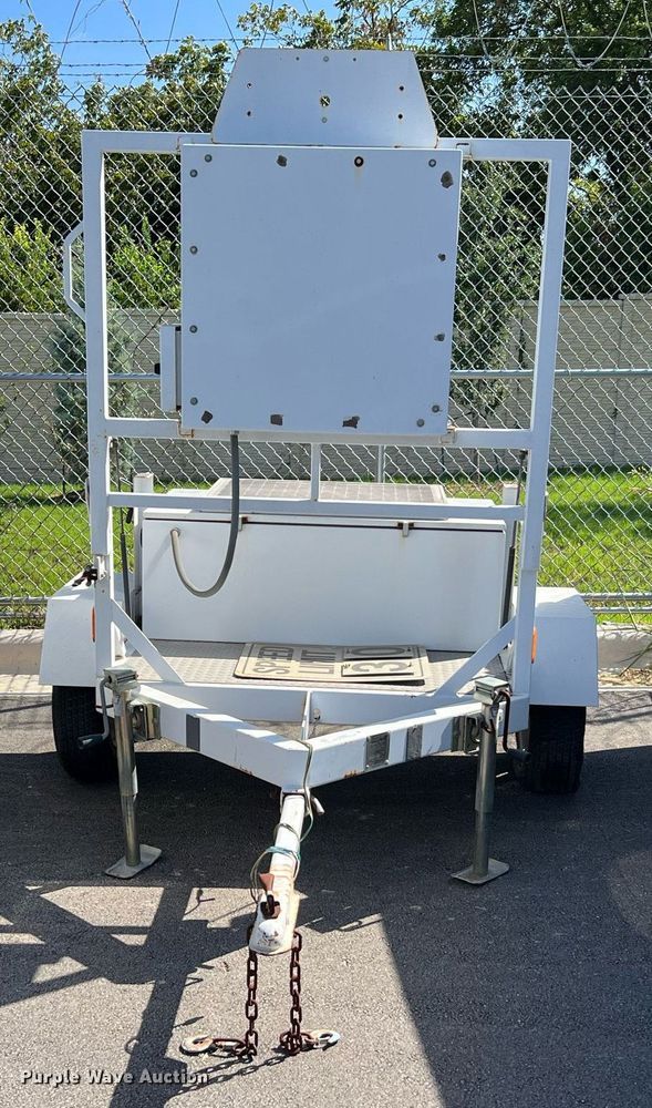 image for item LF9451 2007 B&W  radar trailer