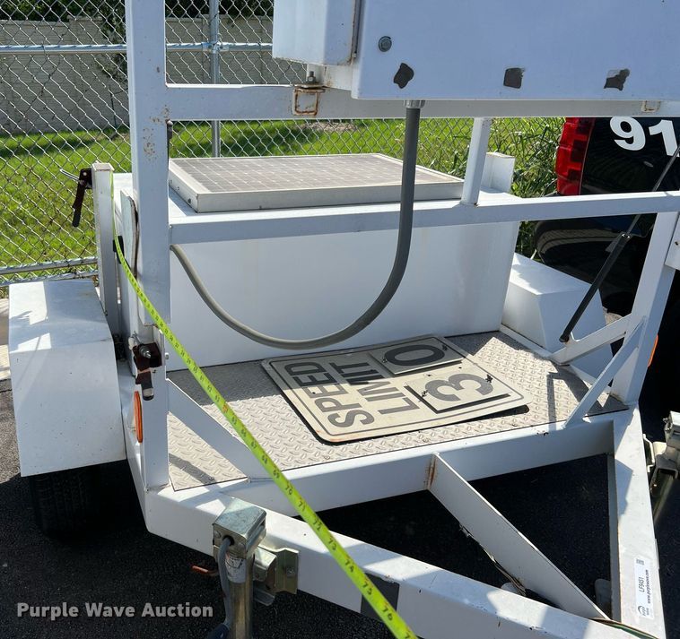 image for item LF9451 2007 B&W  radar trailer