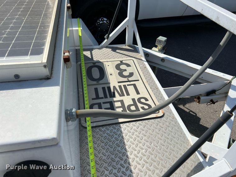 image for item LF9451 2007 B&W  radar trailer