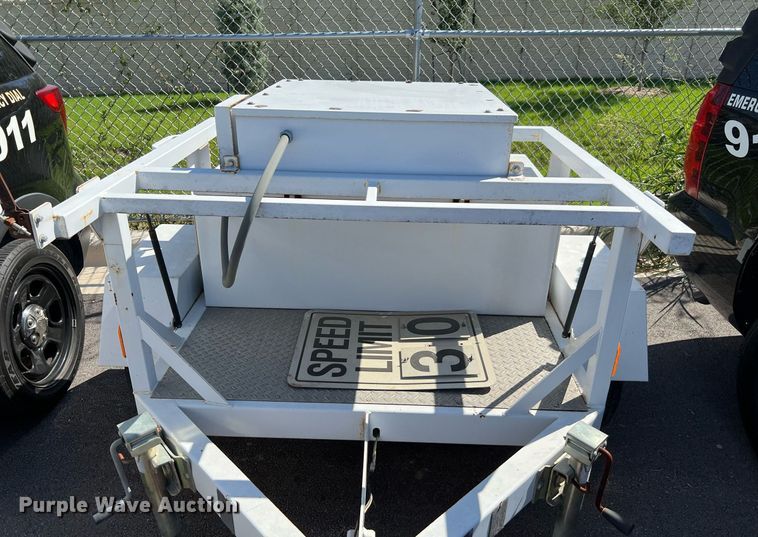 image for item LF9451 2007 B&W  radar trailer