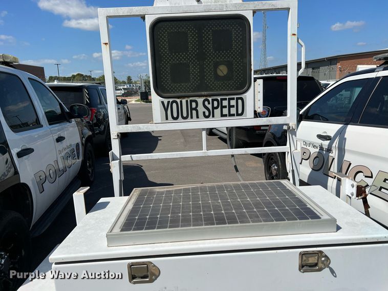 image for item LF9451 2007 B&W  radar trailer