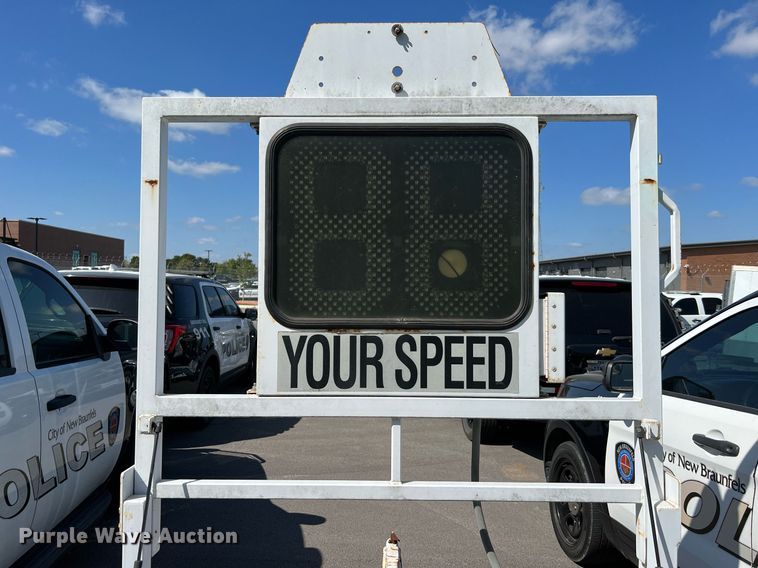 image for item LF9451 2007 B&W  radar trailer