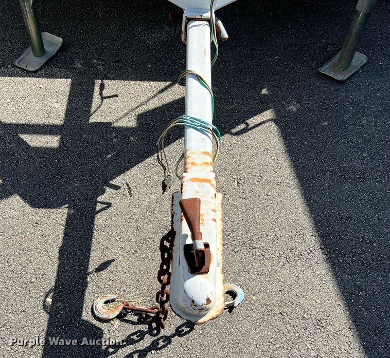 image for item LF9451 2007 B&W  radar trailer