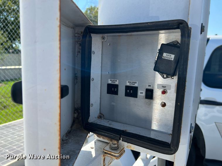 image for item LF9451 2007 B&W  radar trailer