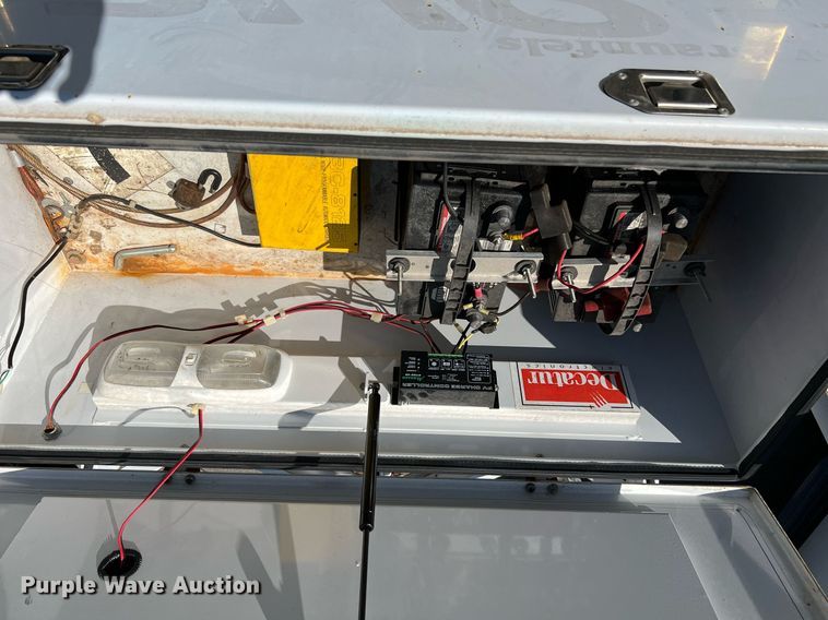 image for item LF9451 2007 B&W  radar trailer