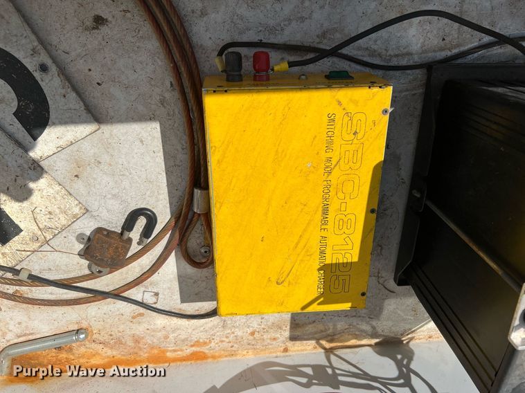 image for item LF9451 2007 B&W  radar trailer