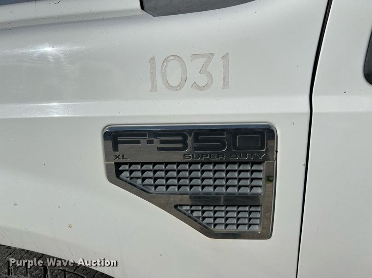 image for item LF9456 2008 Ford F350 Super Duty XL  dump bed pickup truck