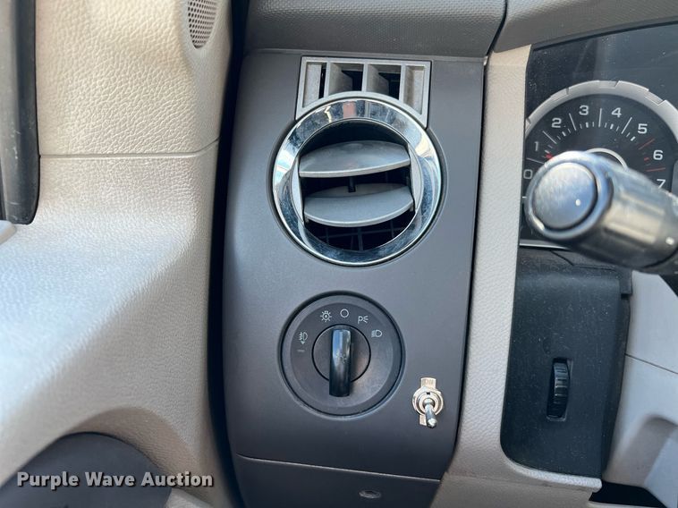 image for item LF9457 2008 Ford Expedition XLT  SUV