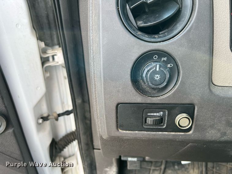 image for item LF9459 2010 Ford F150 XL  SuperCab pickup truck