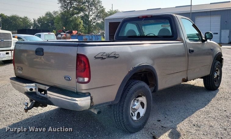 image for item LS9737 2001 Ford F150 XL  pickup truck