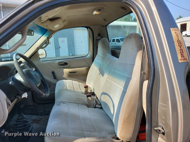 image for item LS9737 2001 Ford F150 XL  pickup truck