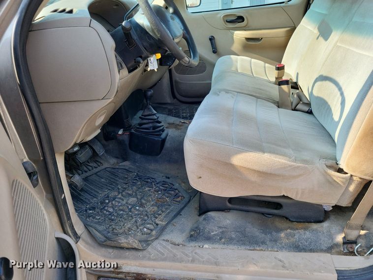 image for item LS9737 2001 Ford F150 XL  pickup truck