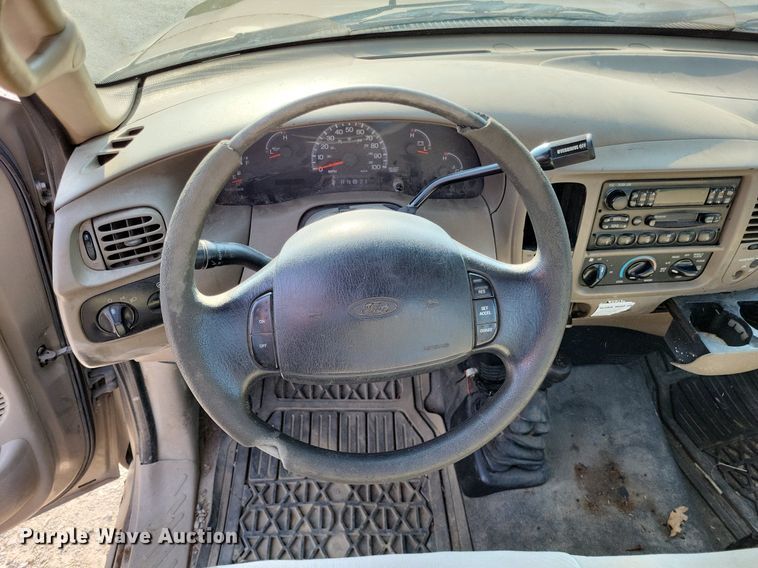 image for item LS9737 2001 Ford F150 XL  pickup truck