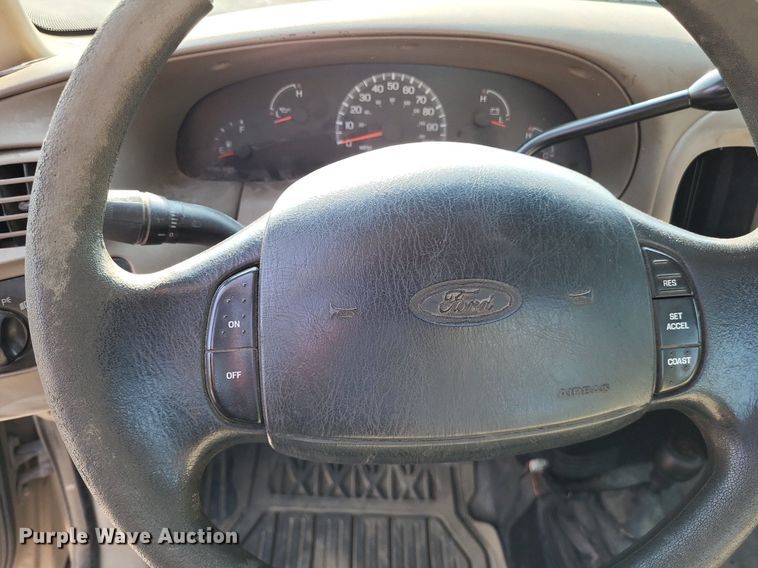 image for item LS9737 2001 Ford F150 XL  pickup truck