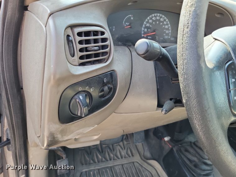 image for item LS9737 2001 Ford F150 XL  pickup truck