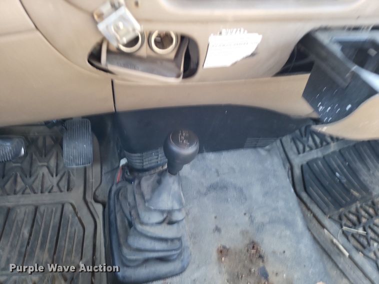 image for item LS9737 2001 Ford F150 XL  pickup truck