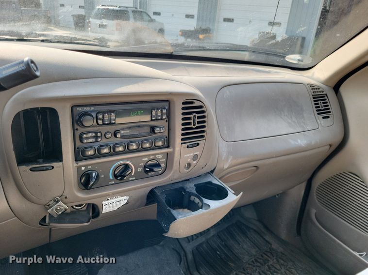 image for item LS9737 2001 Ford F150 XL  pickup truck