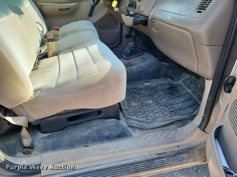 image for item LS9737 2001 Ford F150 XL  pickup truck