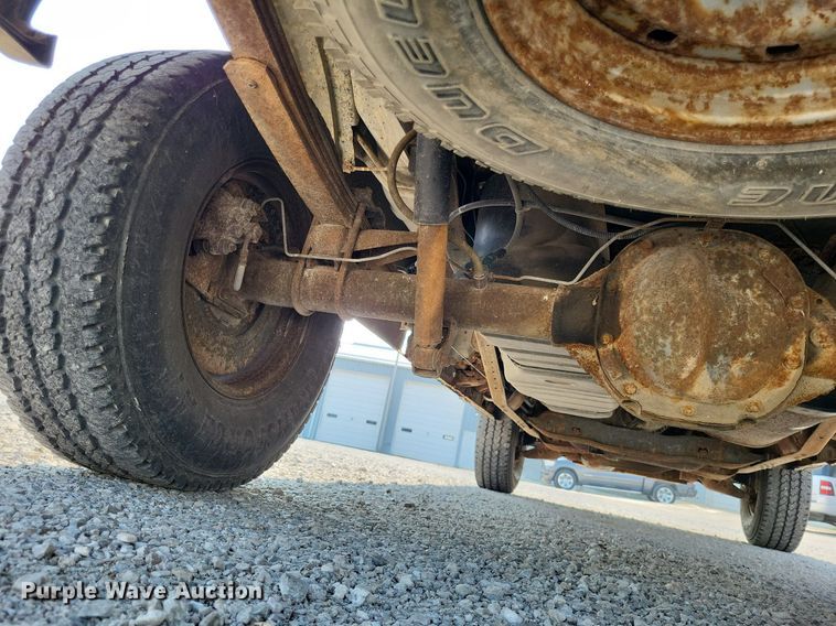 image for item LS9737 2001 Ford F150 XL  pickup truck