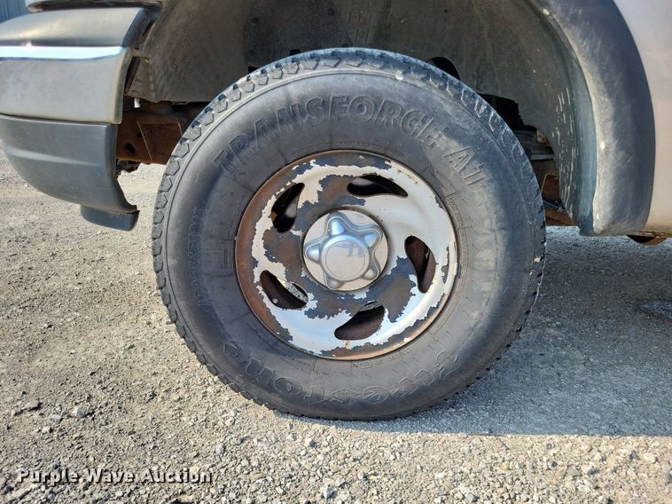 image for item LS9737 2001 Ford F150 XL  pickup truck