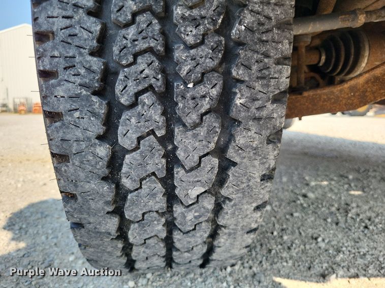 image for item LS9737 2001 Ford F150 XL  pickup truck