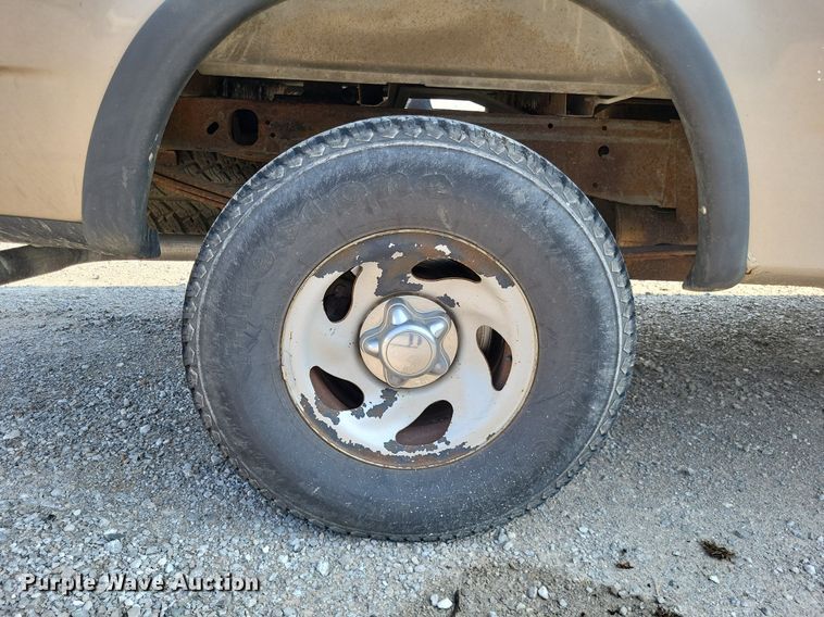 image for item LS9737 2001 Ford F150 XL  pickup truck