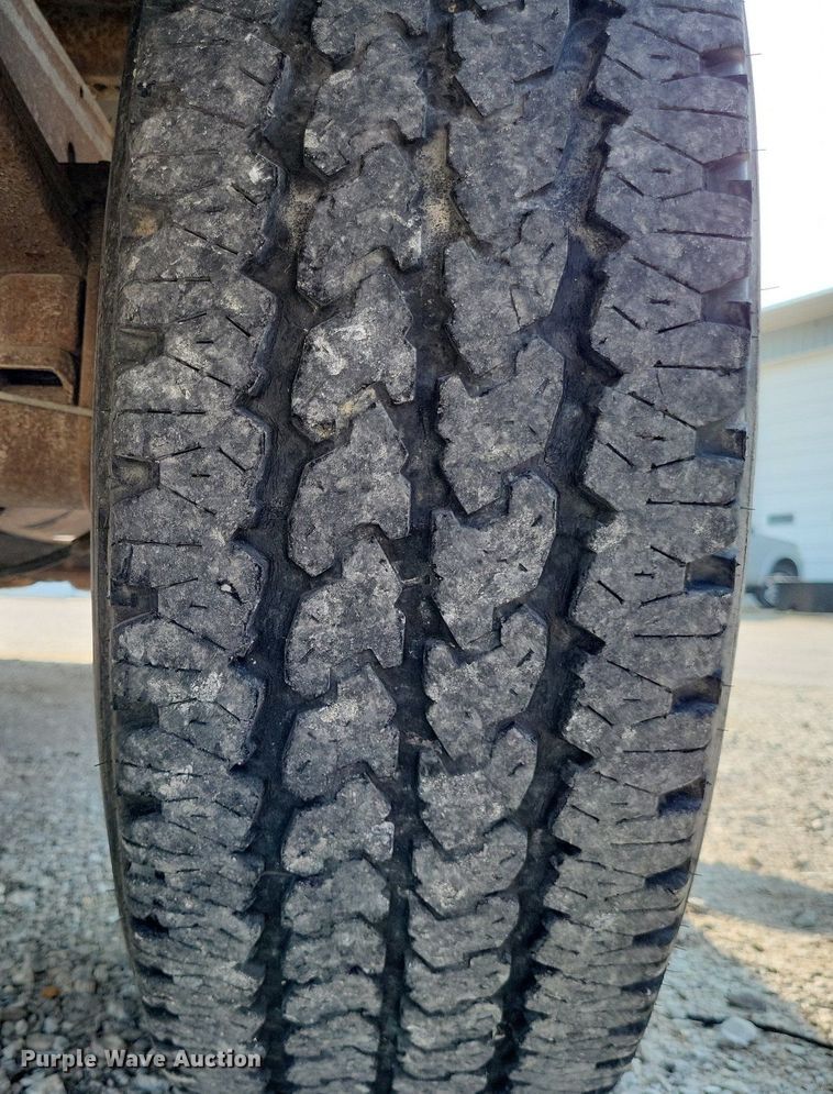 image for item LS9737 2001 Ford F150 XL  pickup truck