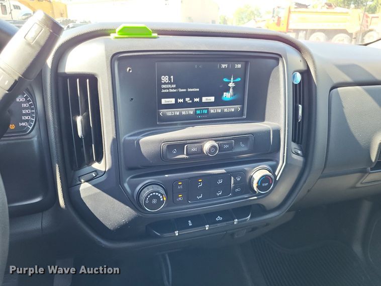 image for item LS9752 2016 Chevrolet Silverado 1500 Crew Cab pickup truck