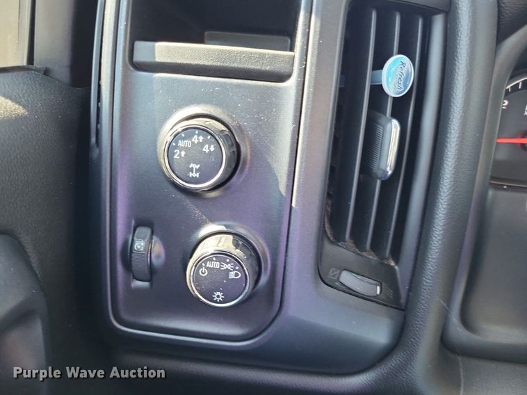 image for item LS9752 2016 Chevrolet Silverado 1500 Crew Cab pickup truck