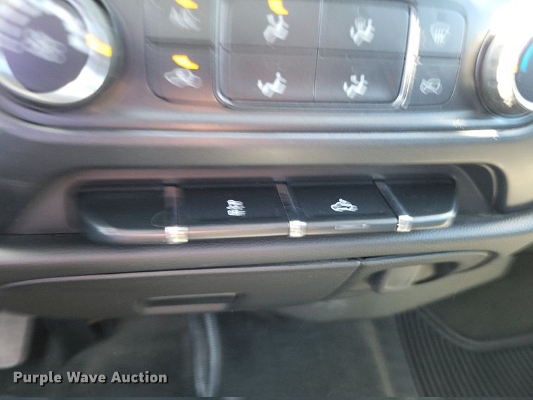 image for item LS9752 2016 Chevrolet Silverado 1500 Crew Cab pickup truck