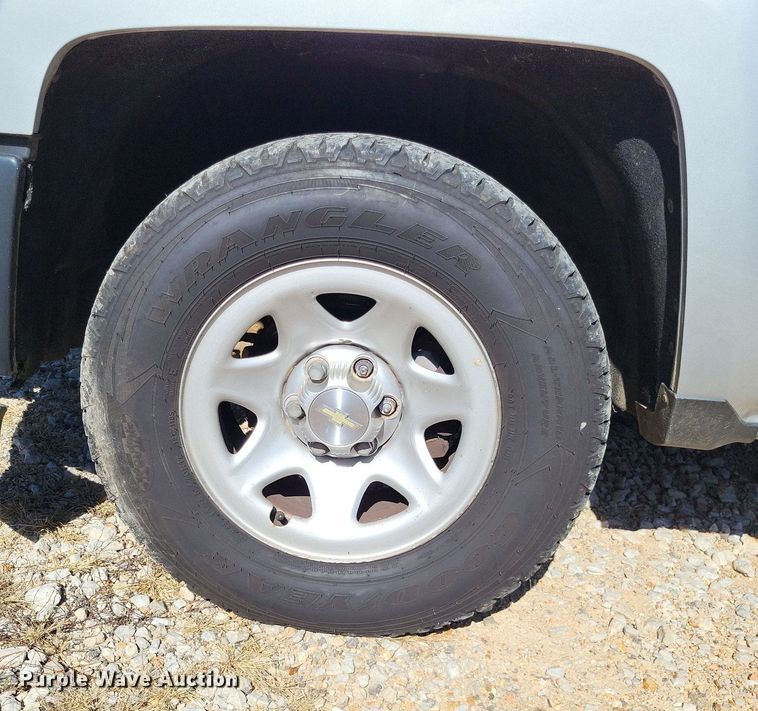 image for item LS9752 2016 Chevrolet Silverado 1500 Crew Cab pickup truck