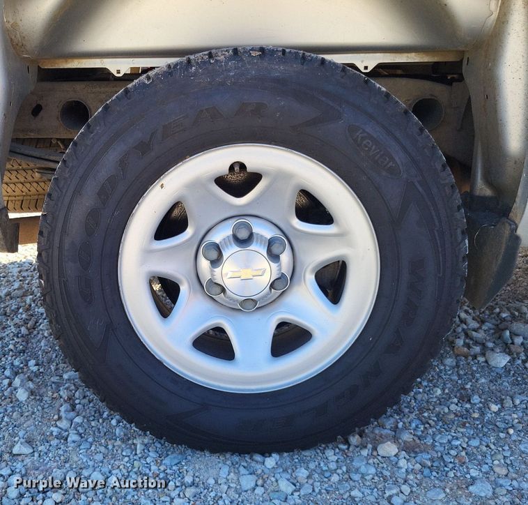 image for item LS9752 2016 Chevrolet Silverado 1500 Crew Cab pickup truck