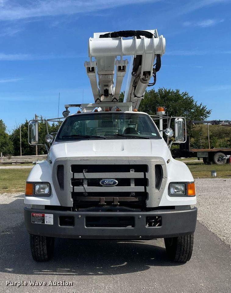 image for item LV9848 2007 Ford F750 Super Duty XL  bucket truck