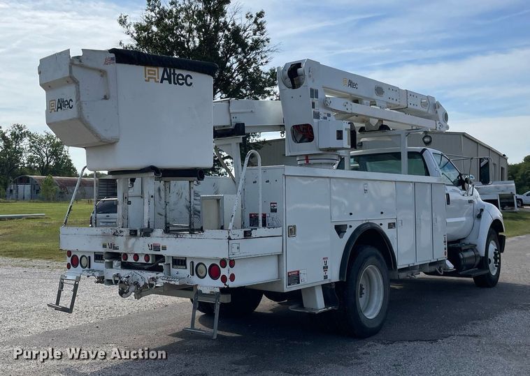 image for item LV9848 2007 Ford F750 Super Duty XL  bucket truck