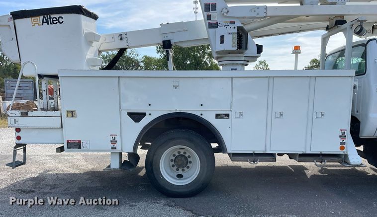 image for item LV9848 2007 Ford F750 Super Duty XL  bucket truck