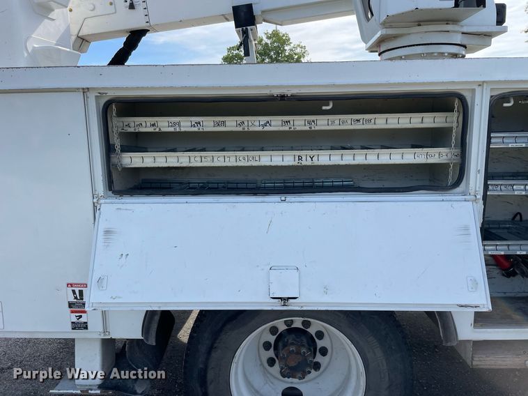 image for item LV9848 2007 Ford F750 Super Duty XL  bucket truck