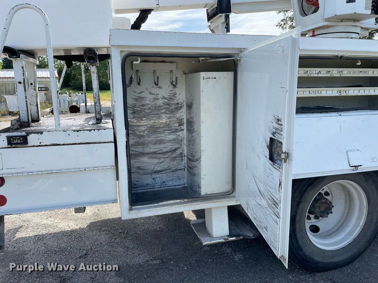 image for item LV9848 2007 Ford F750 Super Duty XL  bucket truck