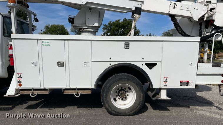 image for item LV9848 2007 Ford F750 Super Duty XL  bucket truck