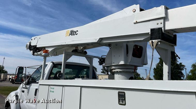 image for item LV9848 2007 Ford F750 Super Duty XL  bucket truck