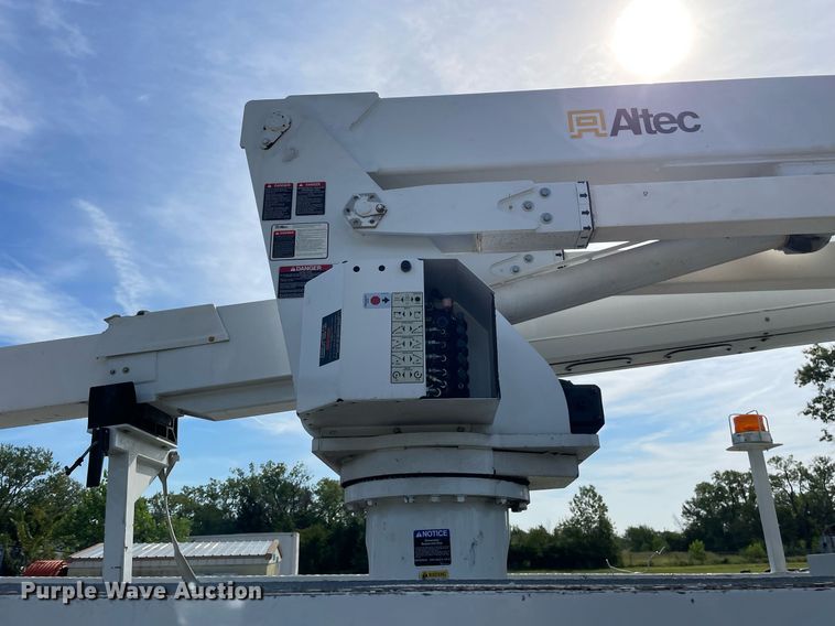 image for item LV9848 2007 Ford F750 Super Duty XL  bucket truck