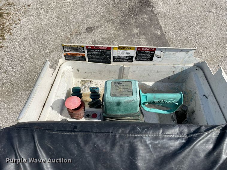 image for item LV9848 2007 Ford F750 Super Duty XL  bucket truck