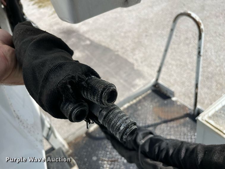 image for item LV9848 2007 Ford F750 Super Duty XL  bucket truck