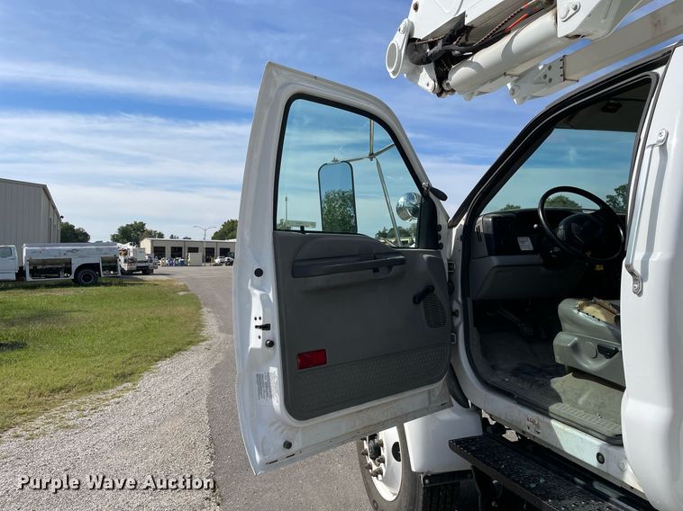 image for item LV9848 2007 Ford F750 Super Duty XL  bucket truck